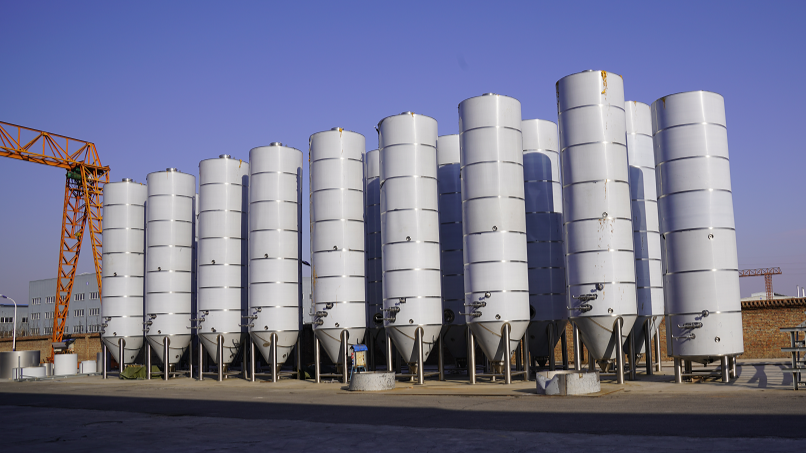 啤酒廠如何針對產能配發酵罐？